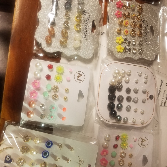 1 FREE PAIR OF FASHION EARRINGS WITH EVERY ORDER OVER $10 SALE! - Picture 4 of 7